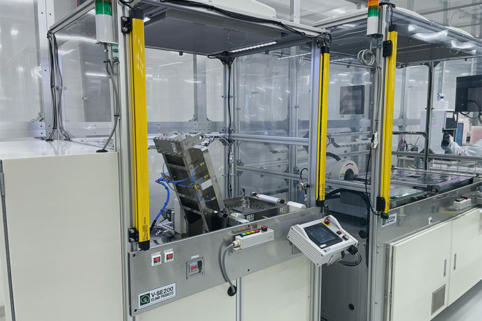 Vacuum Laminating Device