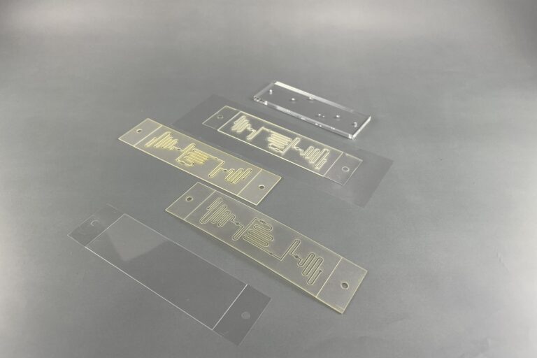 【MOVIE】Example of dispensing reagents (water-soluble ink) into a microchannel